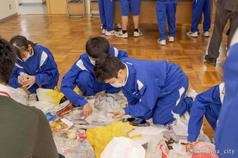 鹿嶋市立高松中学校にて、分別ワークショップ