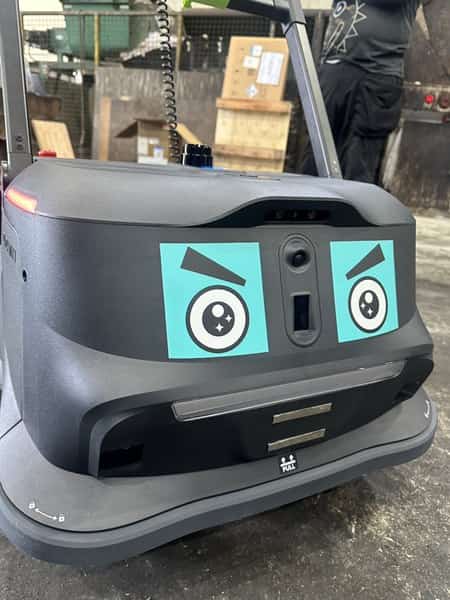 Pudu Robotics製AI搭載自律走行清掃ロボット「PUDU MT1」